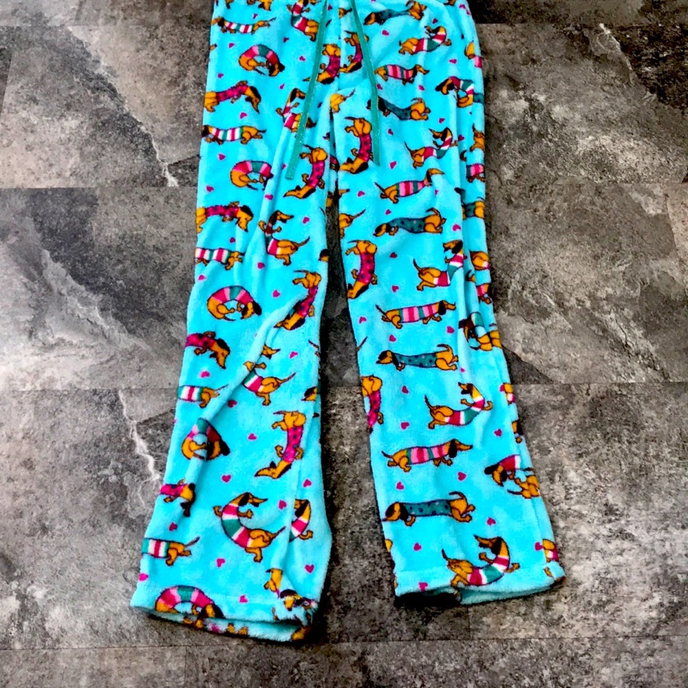 S/ch (4-6).  Secret TREASURES sleepwear